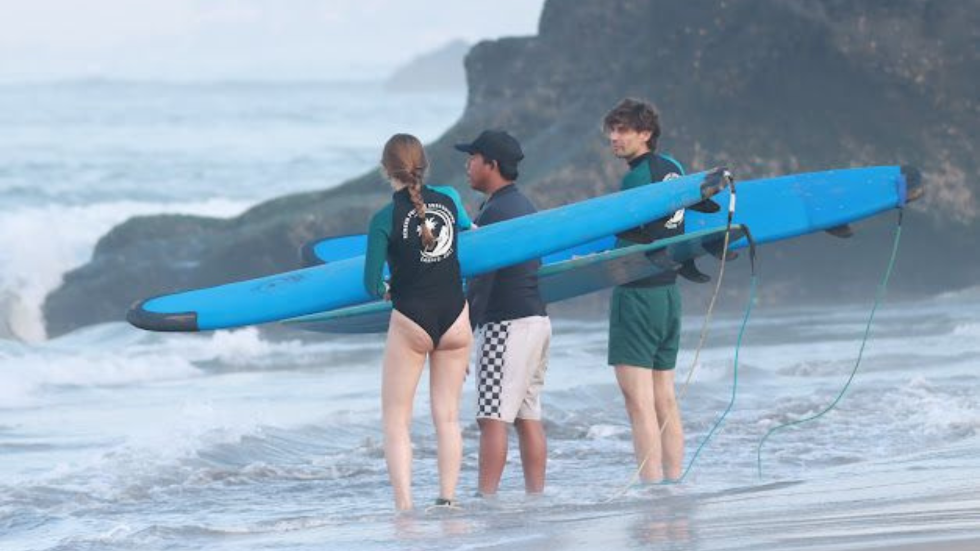 Beginner Surf Lesson (1 Couch 2 Guest)